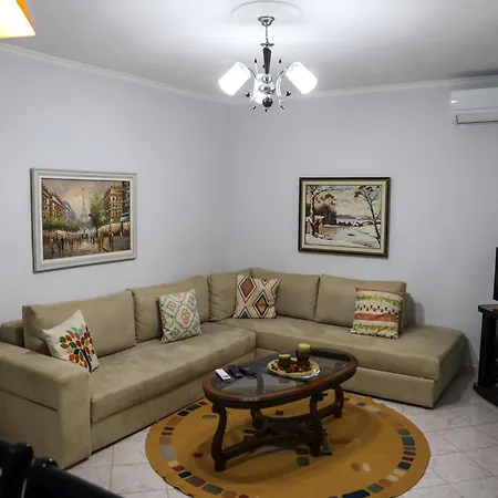 Lola's Apartament *