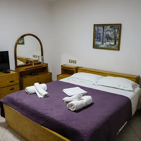 Lola's Apartament *
